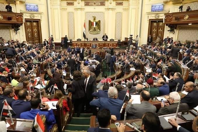 مصطفي الكومي يكتب بعد تصريحات الرئيس السيسي تحركات لإلغاء كلية الآداب وإعادة هيكلة كليات الحقوق والتجارة