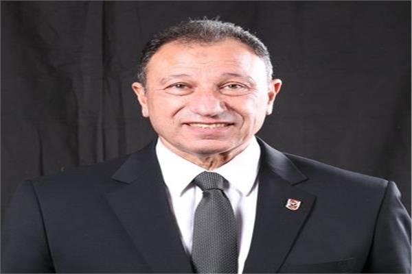 الخطيب يغادر القاهرة لاستكمال برنامجه العلاجي
