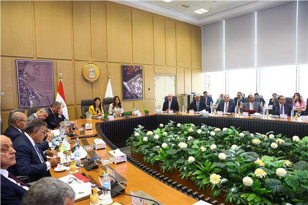 «المشاط» تتابع مع المحافظين حوكمة ورفع كفاءة الإنفاق الاستثماري