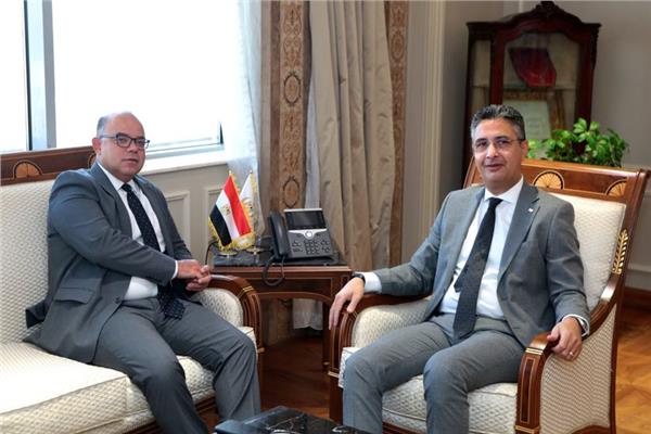 وزير التموين يبحث آليات تنشيط البورصة السلعية مع الرقابة المالية