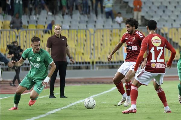 الأهلي يفوز على المصري ويعتلى صدراة الدوري