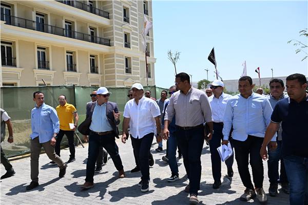 من الطابق الـ 51.. رئيس الوزراء يتفقد مشروع أبراج “الداون تاون” بمدينة العلمين الجديدة