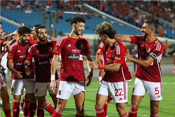 الأهلي يكتسح المقاولون برباعية ويقترب من درع الدوري