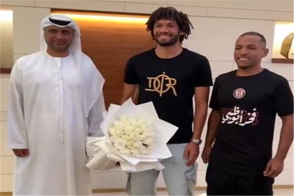 بالورود| استقبال محمد النني في الجزيرة الإماراتي