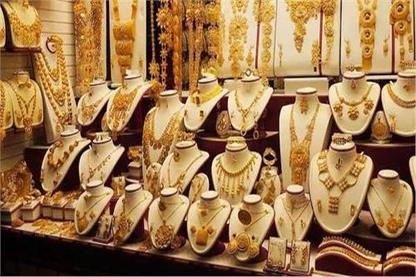 تراجع أسعار الذهب محليًا وارتفاعها عالميًا خلال تعاملات الأسبوع
