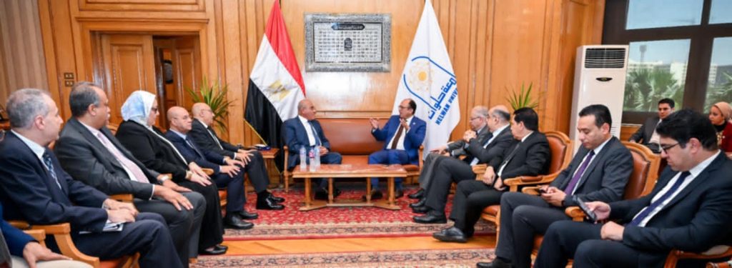 رئيس الهيئة العربية للتصنيع ورئيس جامعة حلوان يبحثان سبل تنفيذ المشروعات البحثية والإبتكارات الطلابية لتلبية احتياجات كافة القطاعات الصناعية بمنتجات ومعدات تحمل شعار “صنع في مصر”