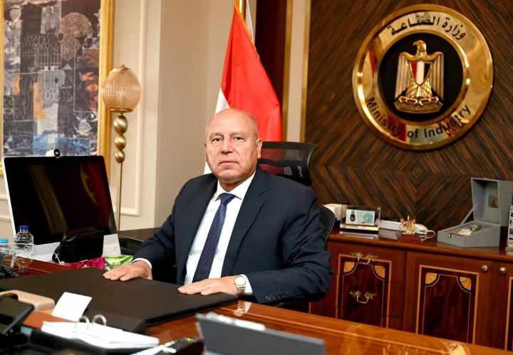 الفريق كامل الوزير نائب رئيس الوزراء للشؤون الصناعية يلقي بيانا عن خطه وزاره الصناعه في برنامج الحكومه