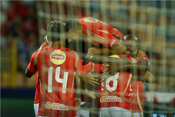 وسام أبوعلي يسجل الهدف الأول للأهلي في شباك الزمالك
