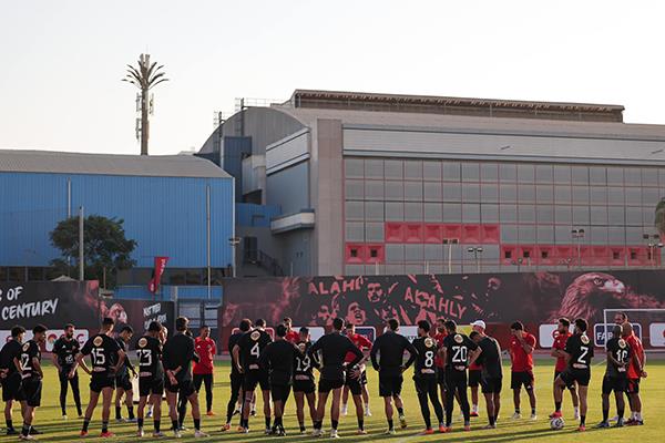 «كولر» يجتمع بالطاقم المعاون في الأهلي استعدادا للسوبر المصري