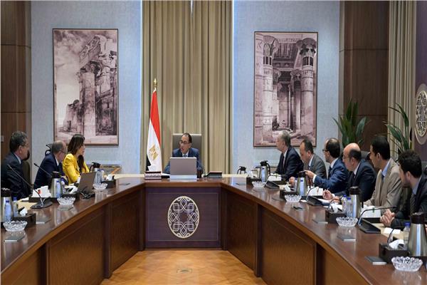 رئيس الوزراء يتابع موقف المرحلة الأولى من مبادرة «حياة كريمة»