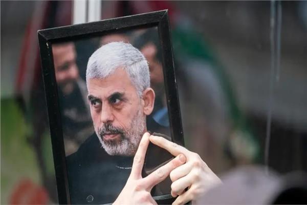 «حماس» تكشف عن هوية القيادي في كتائب القسام الذي استشهد رفقة يحيى السنوار
