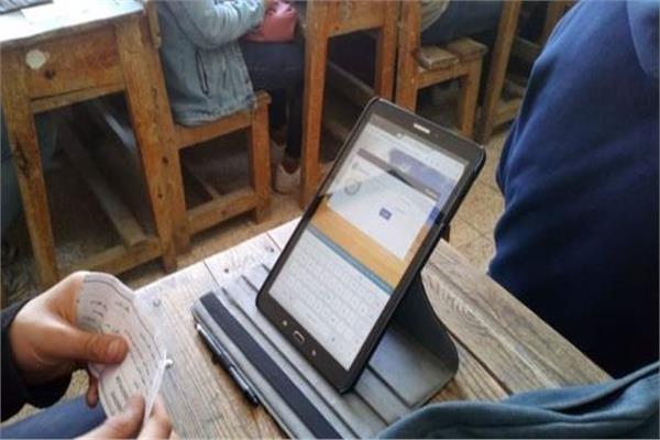 هل الـ «تابلت» عهدة يجب ردها؟.. «التعليم» تجيب