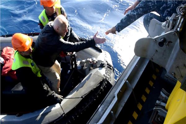 القوات البحرية تواصل جهود البحث عن مفقودين وناجين في حادث غرق المركب السياحي