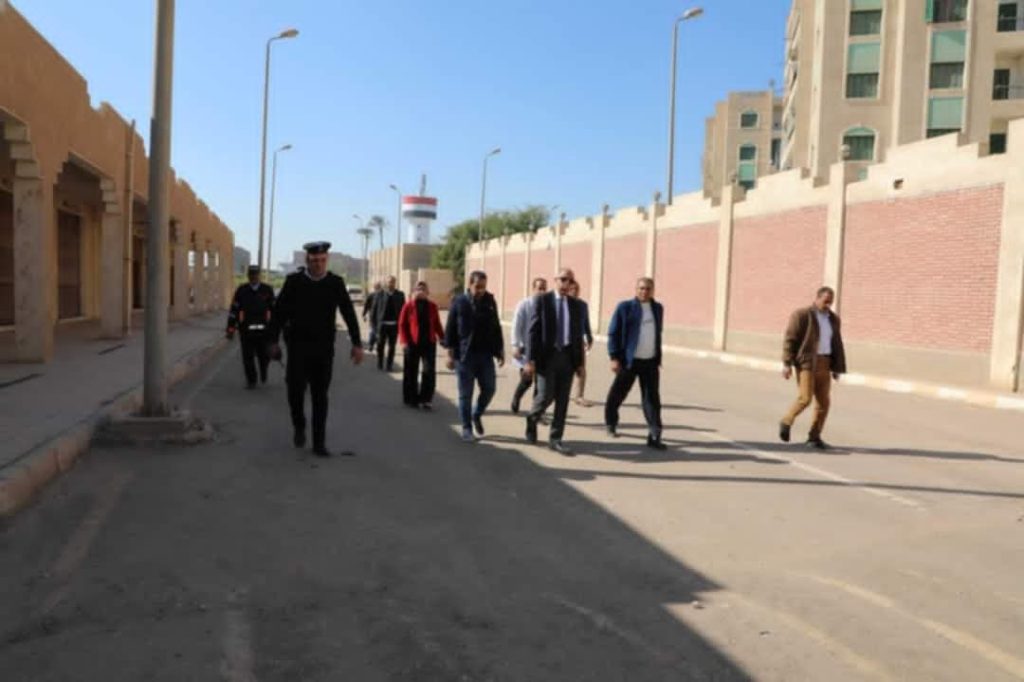 استعدادًا لافتتاحه قريبًا .. محافظ المنيا يتفقد التجهيزات النهائية بالسوق الحضاري بـ”ماقوسة”