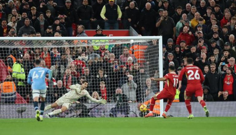 تألق مزدوج.. محمد صلاح يواصل كتابة التاريخ أمام مانشستر سيتي (فيديو)