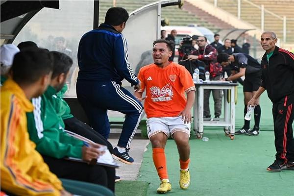 لاعب المنصورة المتعدي على مدربه يعلن اعتزاله كرة القدم| شاهد