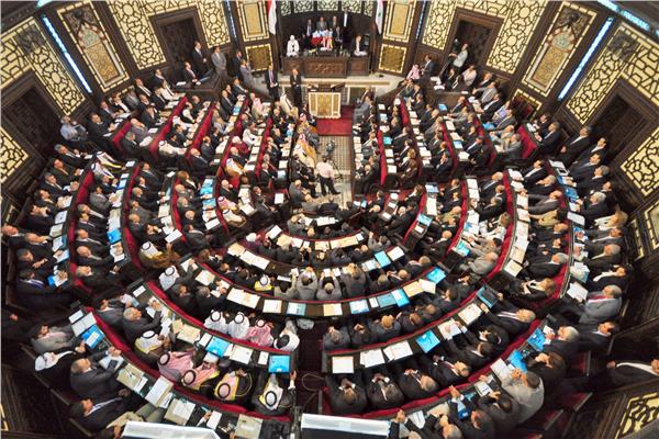 رويترز: تجميد العمل بالدستور والبرلمان في سوريا