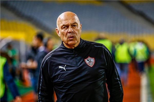 جروس يصل برج العرب لمتابعة مباراة الزمالك والمصري بالكونفدرالية