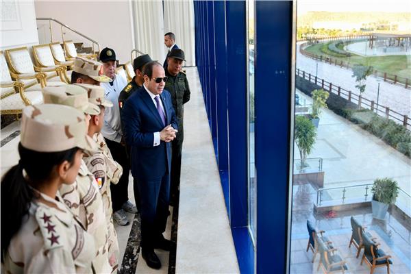 الرئيس السيسي يتفقد الأكاديمية العسكرية ونادي الفروسية