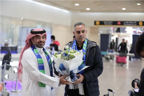 جوميز وأحمد مجدي يصلان إلى السعودية لقيادة الفتح