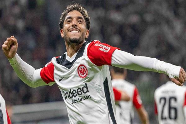 أسطورة أرسنال يطالب بالتعاقد مع عمر مرموش