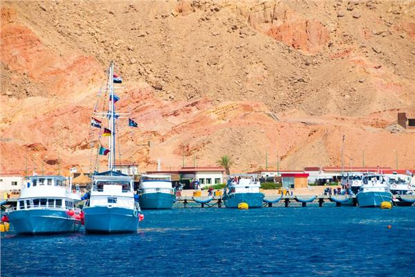 استئناف الأنشطة البحرية والحركة الملاحية في شرم الشيخ وغلق ميناء الغردقة