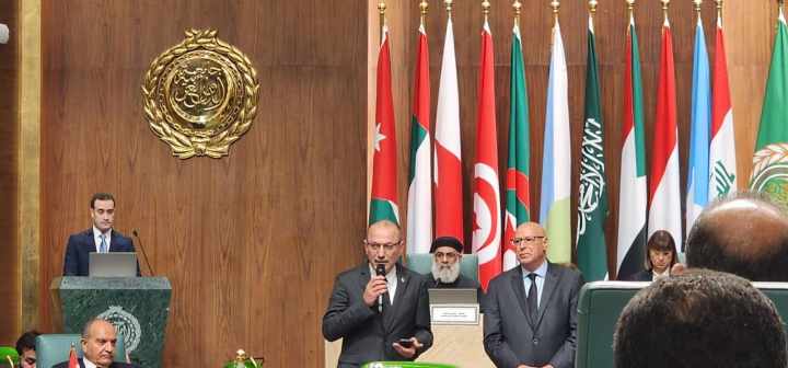 إهداء درع لذكرى عائشة نور إزجي إيجي في اليوم العالمي للتضامن مع فلسطين.