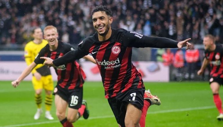 تم الاتفاق.. عمر مرموش على أبواب مانشستر سيتي