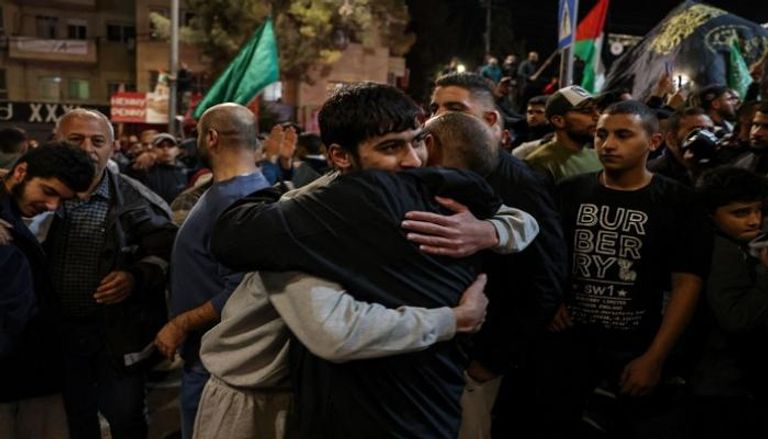 الفلسطينيون والإسرائيليون.. أبرز عمليات تبادل الأسرى