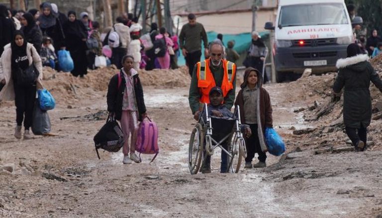 باليوم الثالث لـ«السور الحديدي».. مئات الفلسطينيين يغادرون جنين