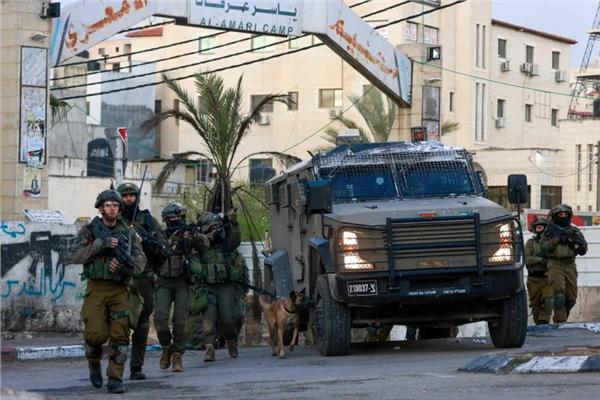 بحاجز عسكري.. قوات الاحتلال تُعيق حركة تنقل الفلسطينيين
