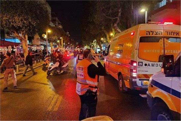 إصابة شخص في عملية طعن بتل أبيب وإطلاق النار على المنفذ