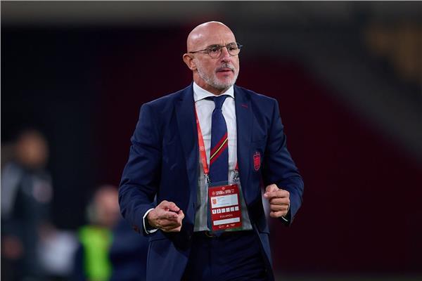 إسبانيا تكافئ مدرب المنتخب بعقد حتى 2028