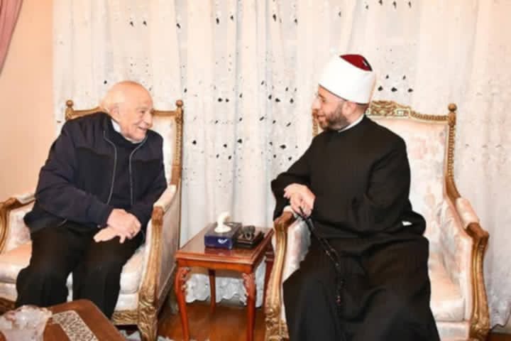 وزير الأوقاف فى زيارة للفنان الكبير رشوان توفيق