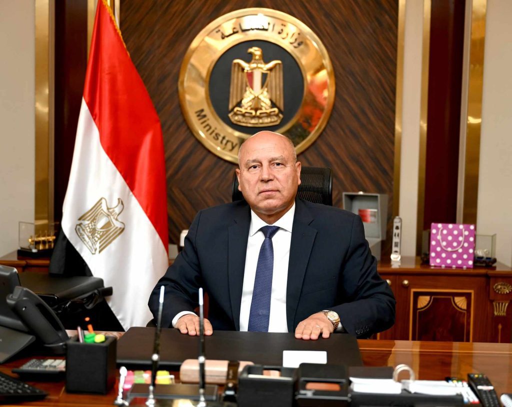 *الفريق كامل الوزير: الإنجازات والتحديات في قطاع النقل المصري*