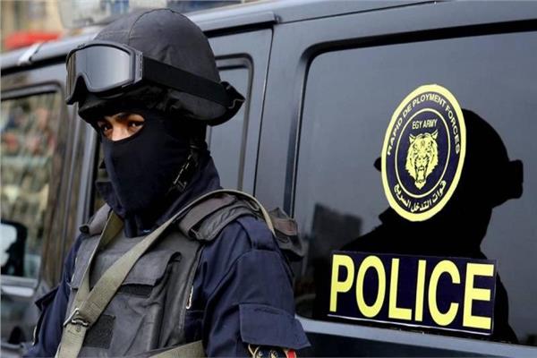 مصدر أمني يكشف حقيقة فيديو يدّعي دهس شخصين وسحلهما بسيارة نقل