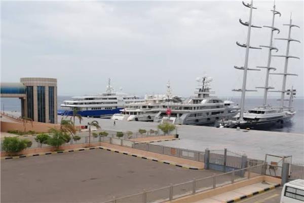 لليوم الثالث.. استمرار اغلاق ميناء الغردقة البحري بسبب اضطراب الطقس