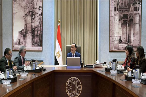 رئيس الوزراء: المنطقة الاقتصادية لقناة السويس تحظى بأهمية كبيرة