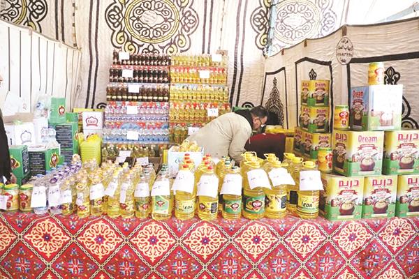 المواطنون يشيدون بالأسعار.. معارض «أهلا رمضان» ملاذ محدودي الدخل
