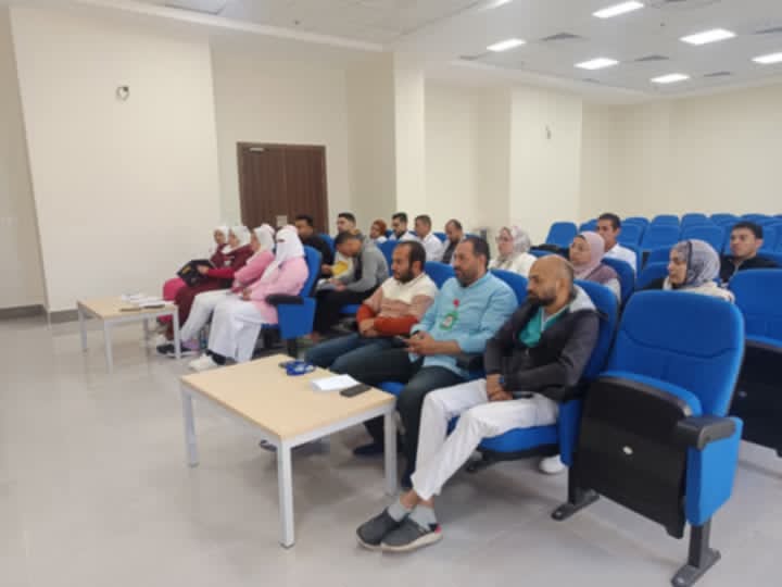 دورة تدريبية عن اعمال الفيروسات الكبدية للفرق الطبية بمجمع الفيروز الطبي بطور سيناء