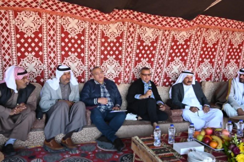 محافظ جنوب سيناء يستعرض استراتيجية التنمية المستدامة مع المشايخ والعواقل والمستثمرين بمدينة نويبع