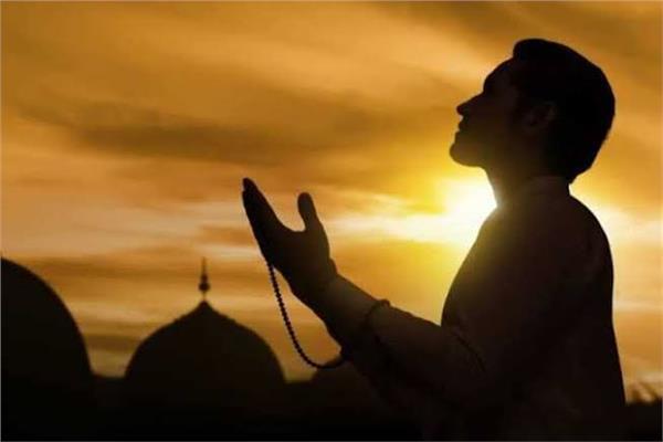 كيف نفوز بليلة القدر؟ وما الدعاء المأثور فيها؟