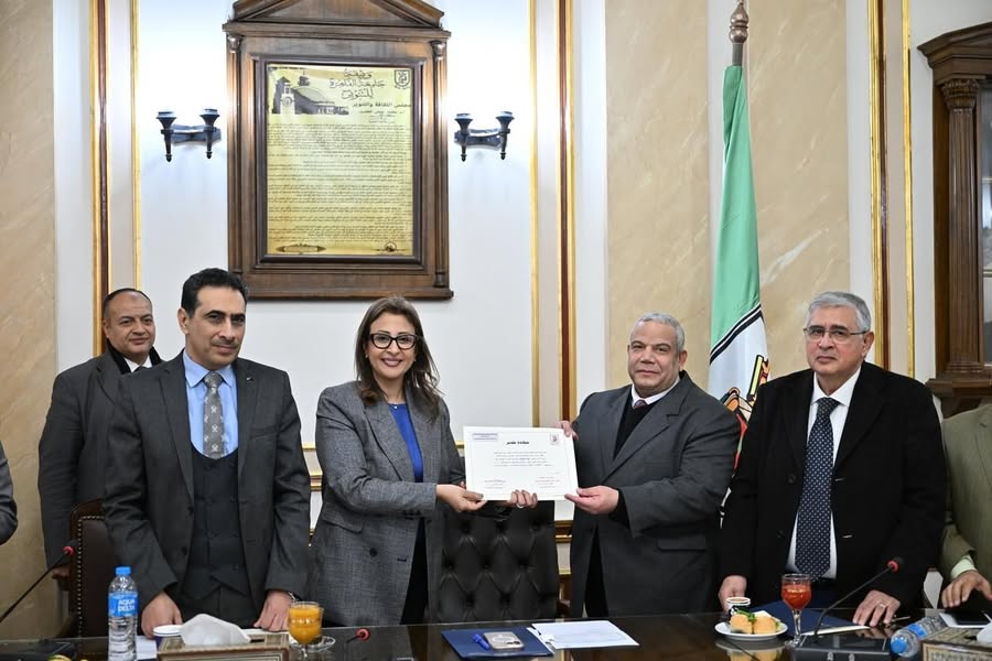 تسليم الجوائز للفائزين فى مسابقة وقف المستشار شوقي الفنجرى للعام 2024م حول “الاقتصاد الأخضر والتنمية المستدامة”