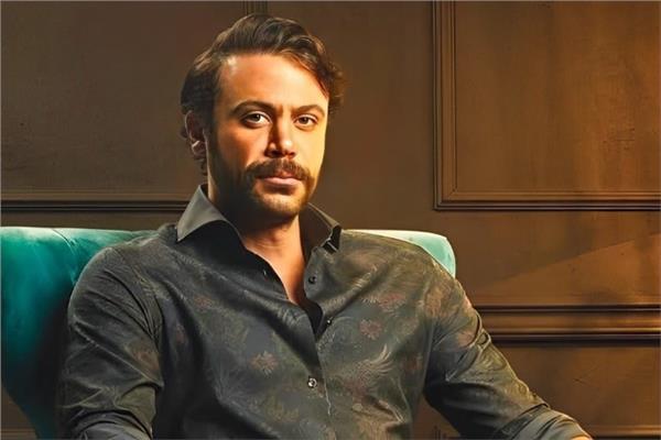 محمد إمام يكشف تطورات الحالة الصحية للزعيم عادل إمام