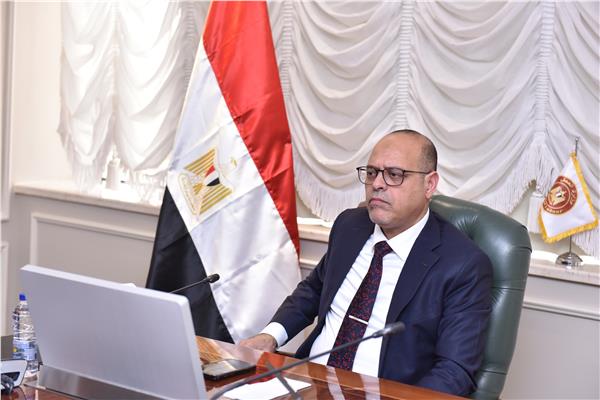 براتب 5000 ريال.. وزير العمل يعلن عن وظائف للمُعلمين بالسعودية