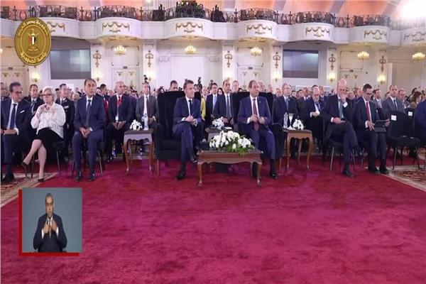 الرئيس السيسي ونظيره الفرنسي يشهدان فعاليات منتدى رجال الأعمال المصري الفرنسي