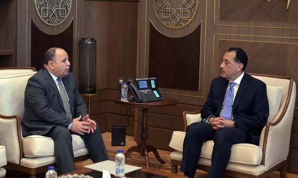 رئيس الوزراء يلتقي عضو مجلس المديرين التنفيذيين لصندوق النقد الدولي لمتابعة ملفات التعاون المشتركة