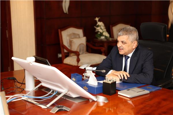 «ربيع»: قناة السويس مستعدة لتقديم كافة خدماتها الملاحية لتلبية احتياجات السفن