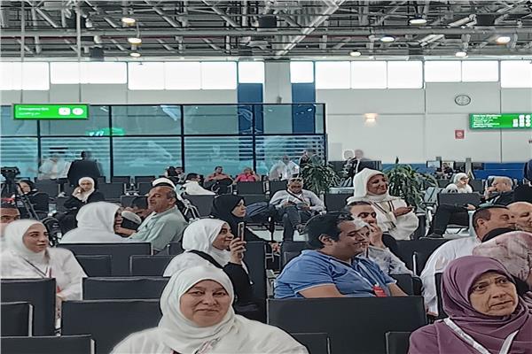 «مصر للطيران» تسير 19 رحلة جوية إلى الأراضي المقدسة