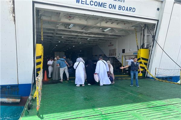 الفوج السابع.. مغادرة 400 من حجاج البر عبر ميناء نويبع
